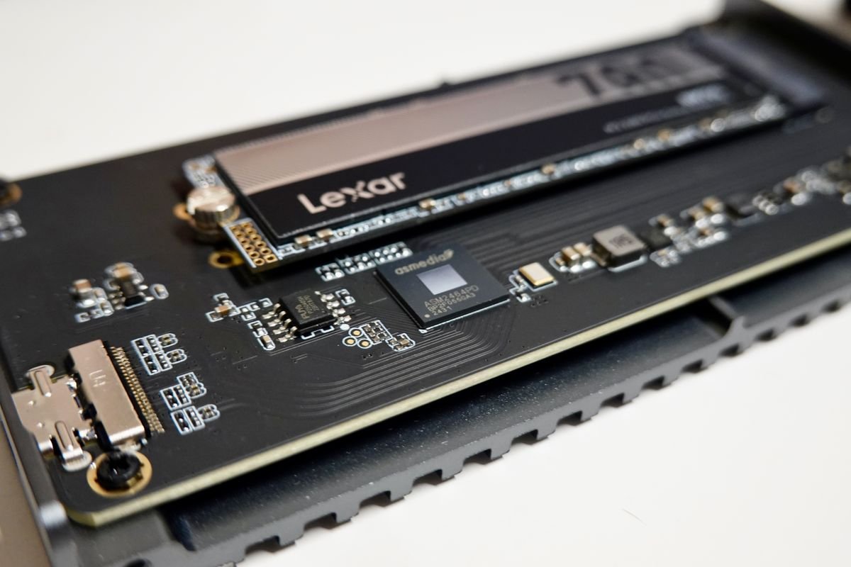 NVMe Gen5 SSD 1TB with Heatsink